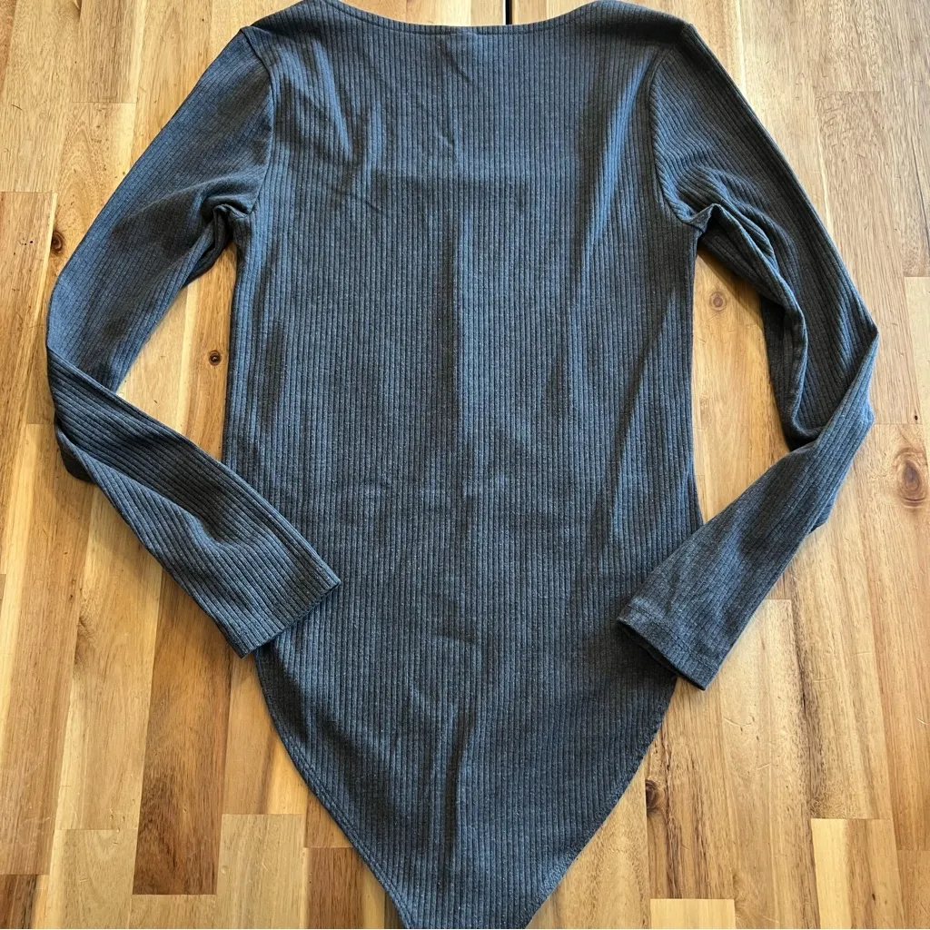 Old Navy Ribbed Long Sleeve Bodysuit size medium - Image 5