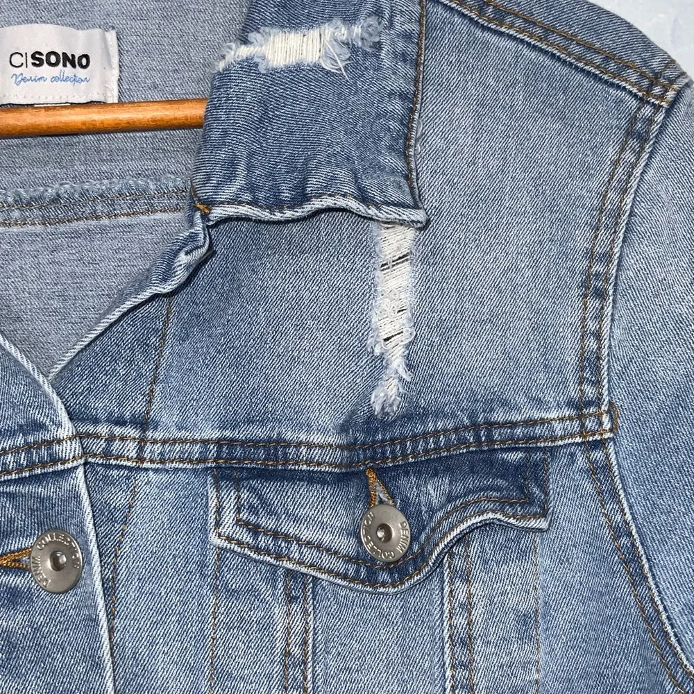 CI SONO Denim Blue Jean Ripped Distressed Trucker Jacket Size 1X - Image 3