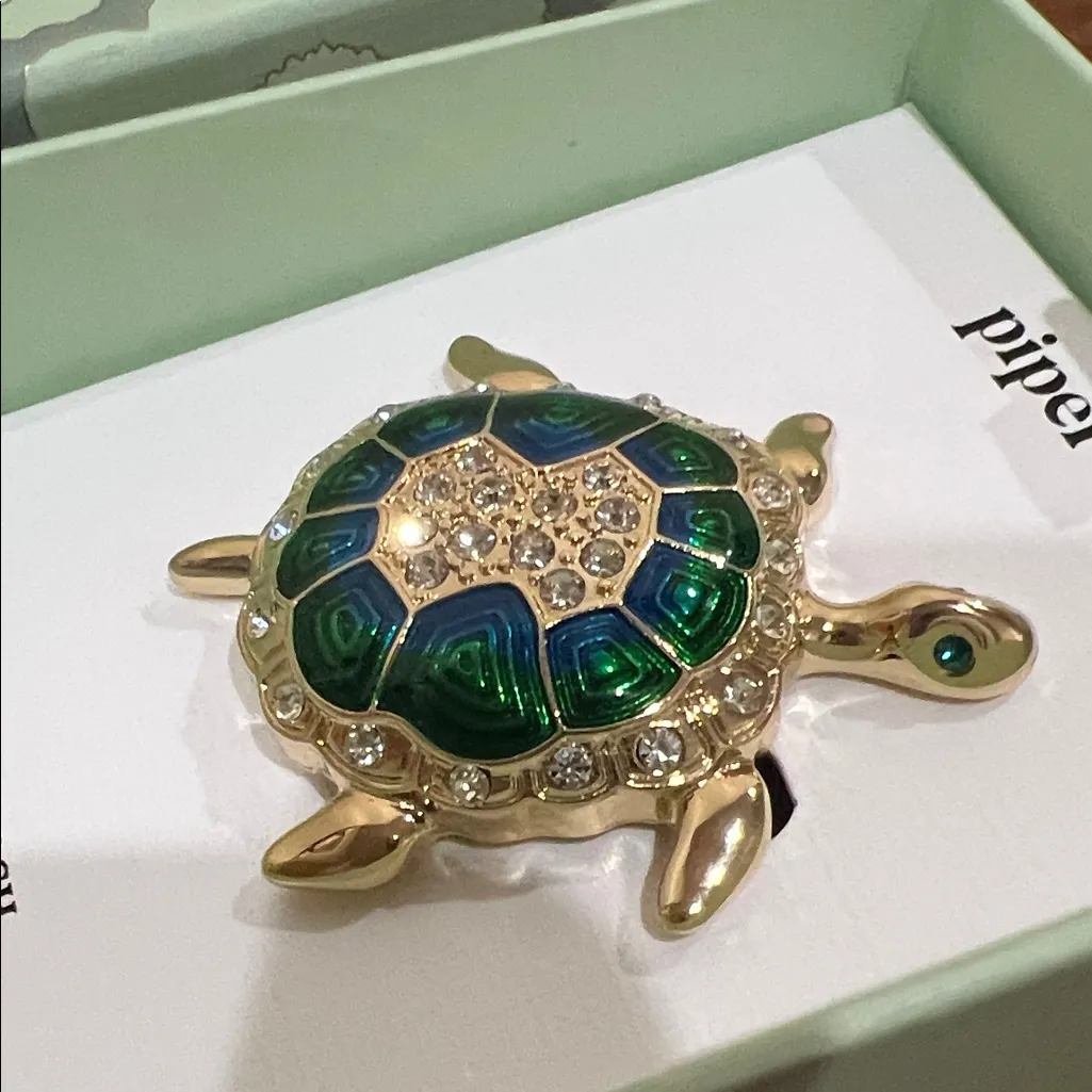 Piper  K | Turtle Brooch - Image 4