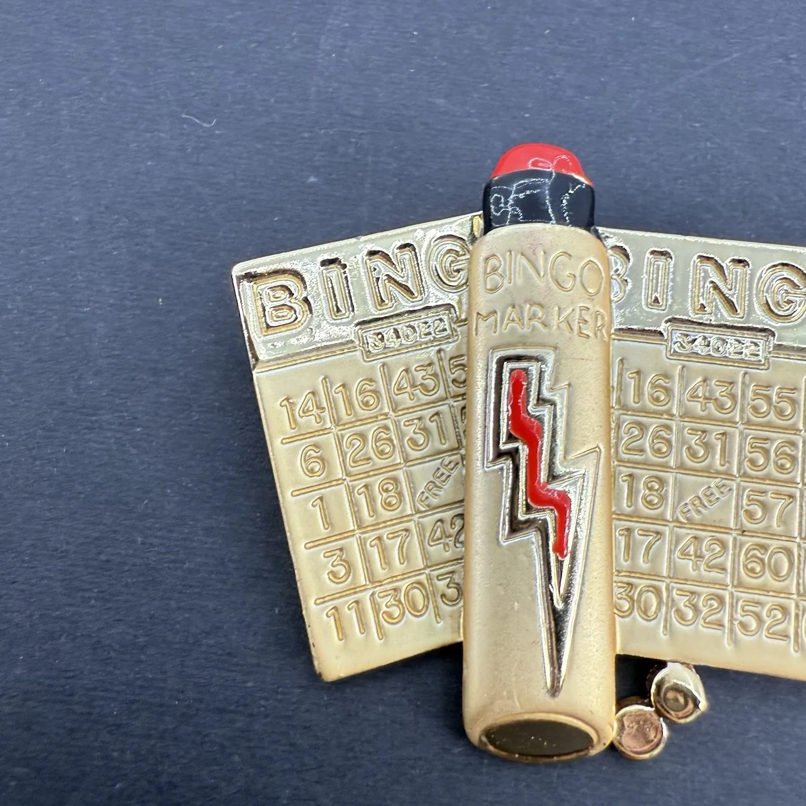 AJC Vintage Pin Brooch Bingo Cards Marker Gold Tone Signed - Image 3