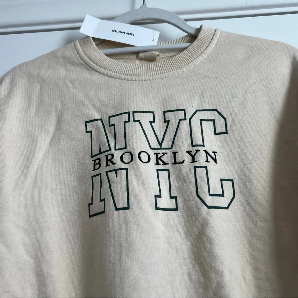 Urban outfitters crewneck 
Size small - Image 2