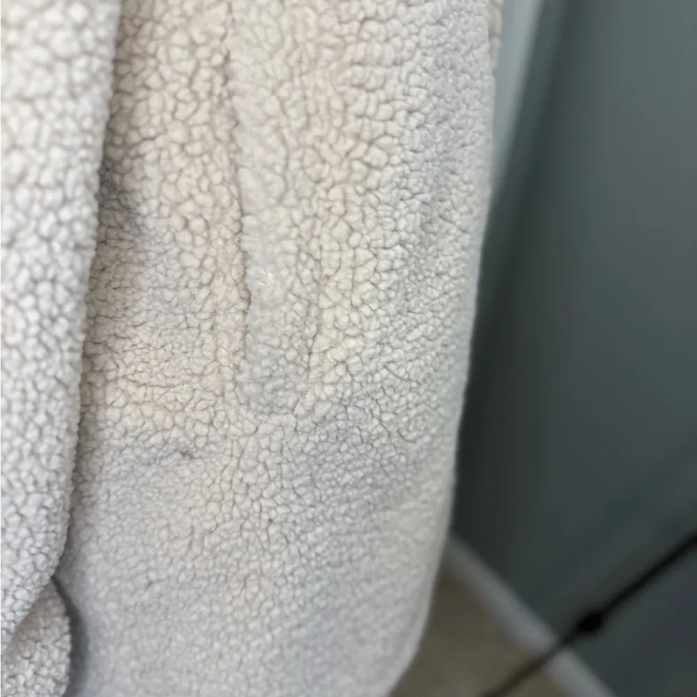 This is a Reason Brand Women's Faux Fur Cozy Teddy Size 3XL Oversized Coat. - Image 8