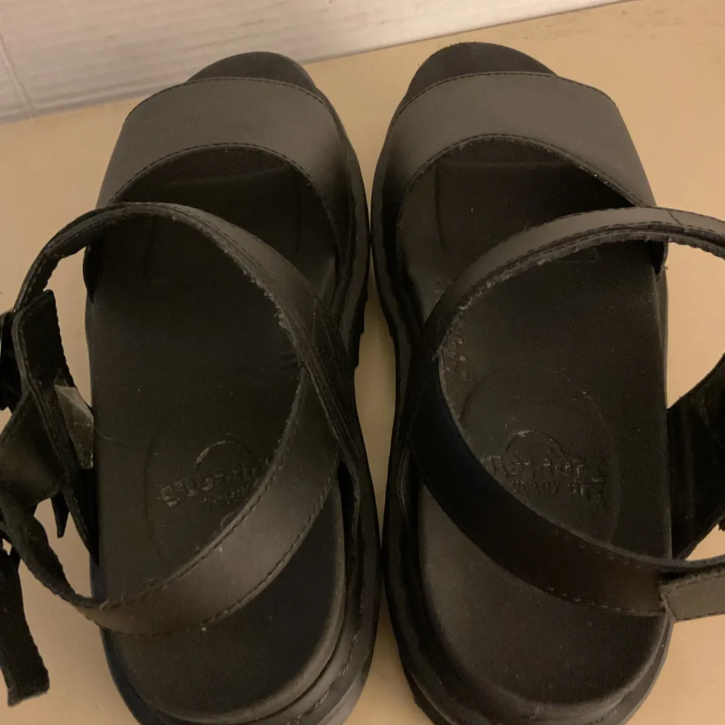 Dr. Martens women’s  Black Leather platform Voss Sandals size 10 - Image 8