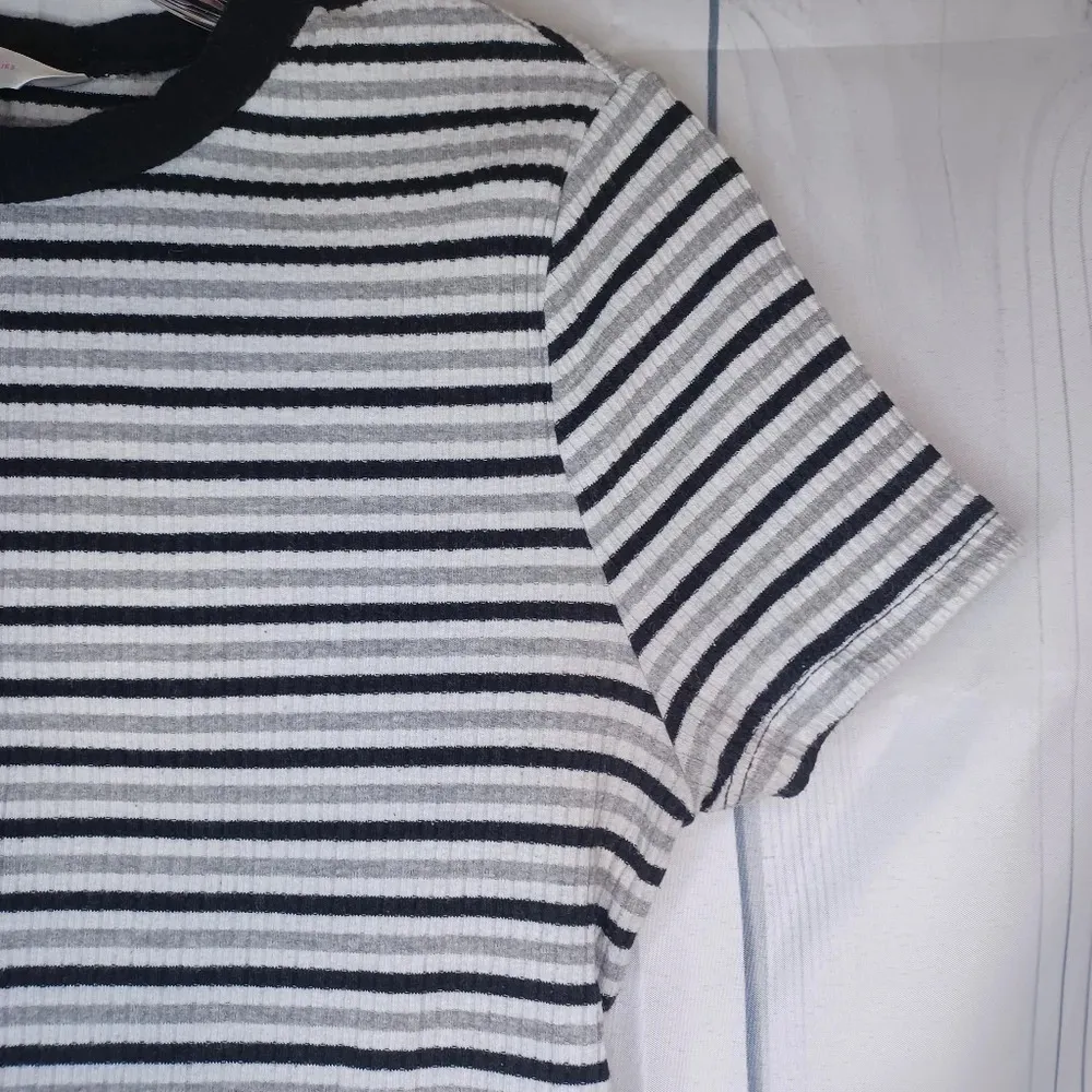 No Boundaries 90’s grunge striped ribbed juniors cropped fitted top - Image 2