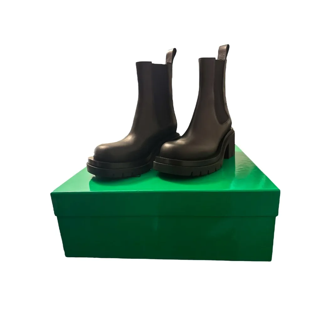 NWT & Box Bottega Veneta Black Leather Lug Chelsea Boots Size EU 38/US 8 - Image 2