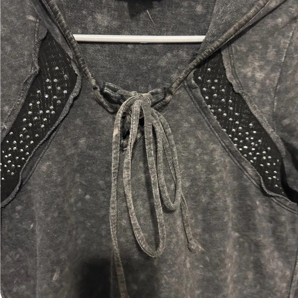 Venus grey acid wash crochet sleeve casual hoodie sweatshirt size small - Image 6