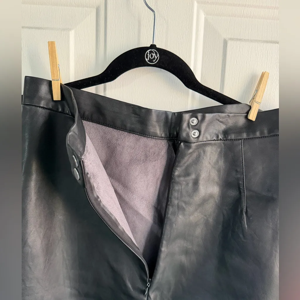 H&M Black 🖤  Size 10 Faux Leather Midi Skirt Women’s 🖤Back Zip & Snap Closure - Image 4