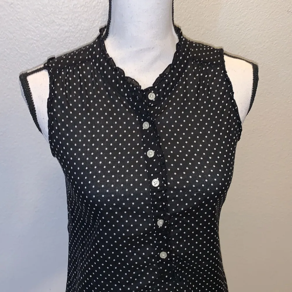 Old Navy black polka dot sleeveless 1/2 button down shirt - Image 2