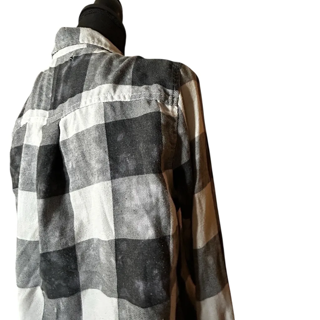 Black and White Checkered Flannel Shirt - Image 6