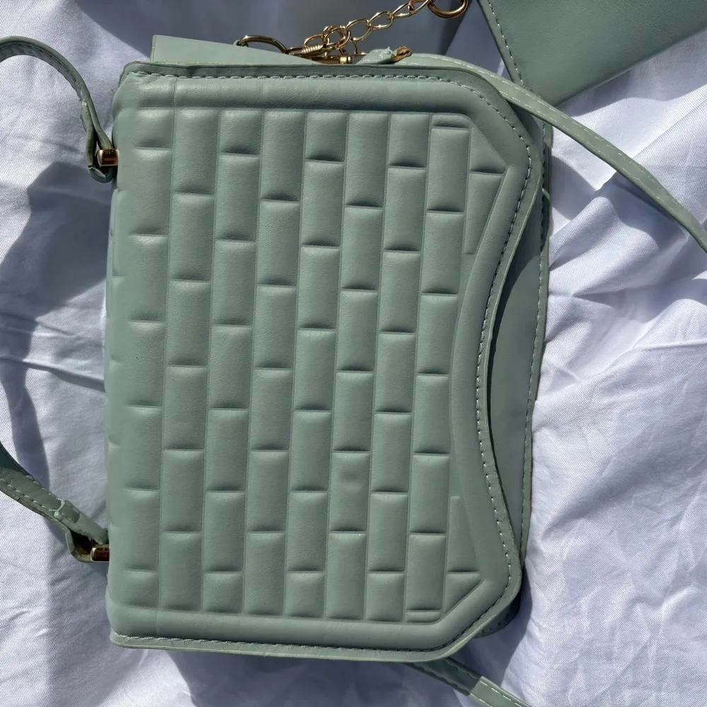 Green Quilted Crossbody Bag in new condition - Image 5