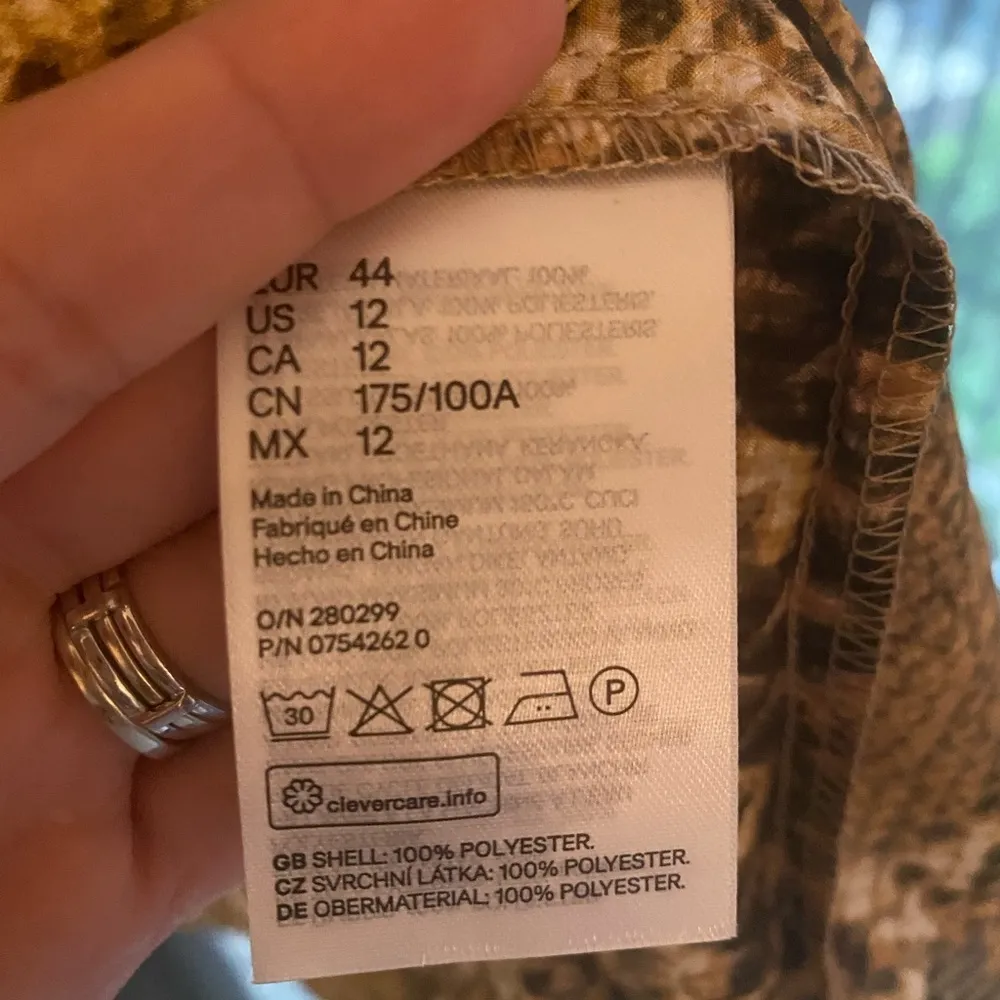 H&M Long Button Down Shirt Snake Print Size 12 - Image 7