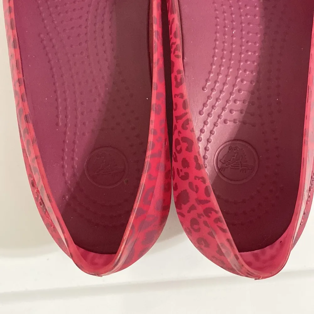 Crocs Deep pink and purple Carlisa Animal Mini Wedge shoes size 10 - Image 6