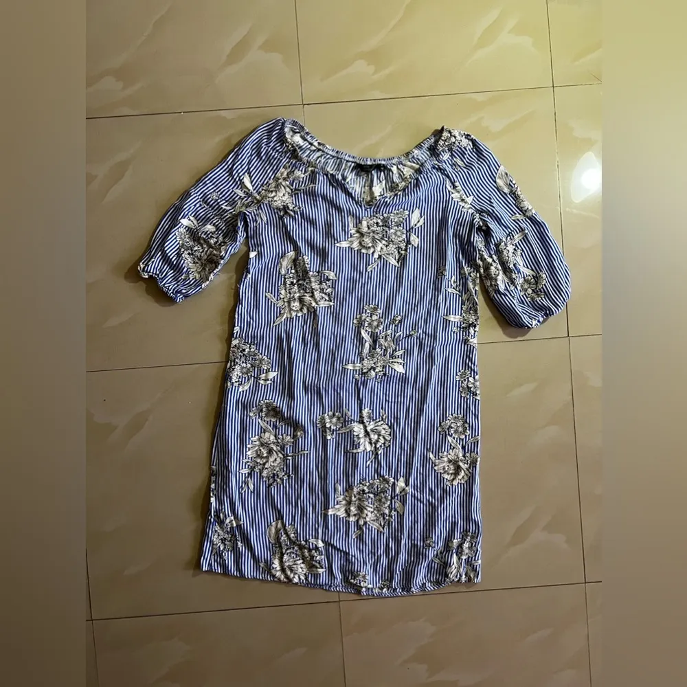 mlle Gabrielle Blue‎ and white stripe dress with flowers - Image 5