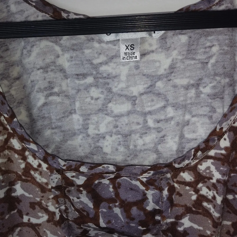 CAbi  XS Taupe Reptile Tie Front Tank Jacket Set Top - Image 10