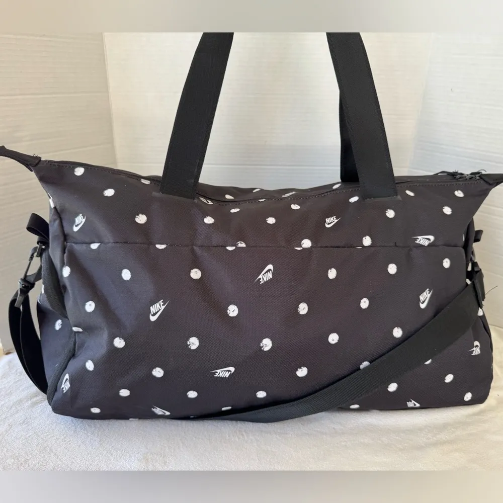 Nike Unisex Black and White Logo Radiate Club Duffel Weekender Gym Bag - Image 3