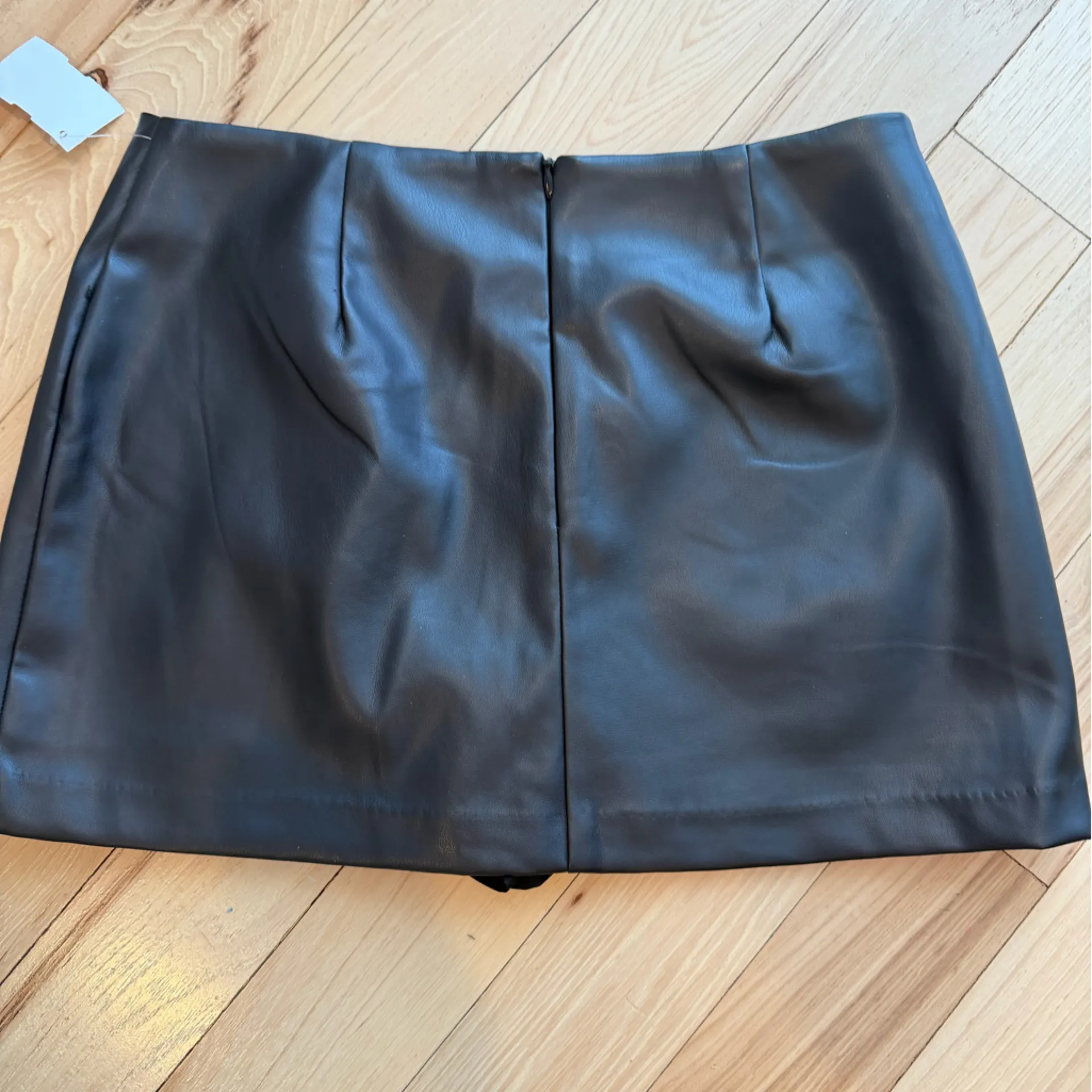 Olivaceous Black faux leather skort! NWT! Size Medium! - Image 7