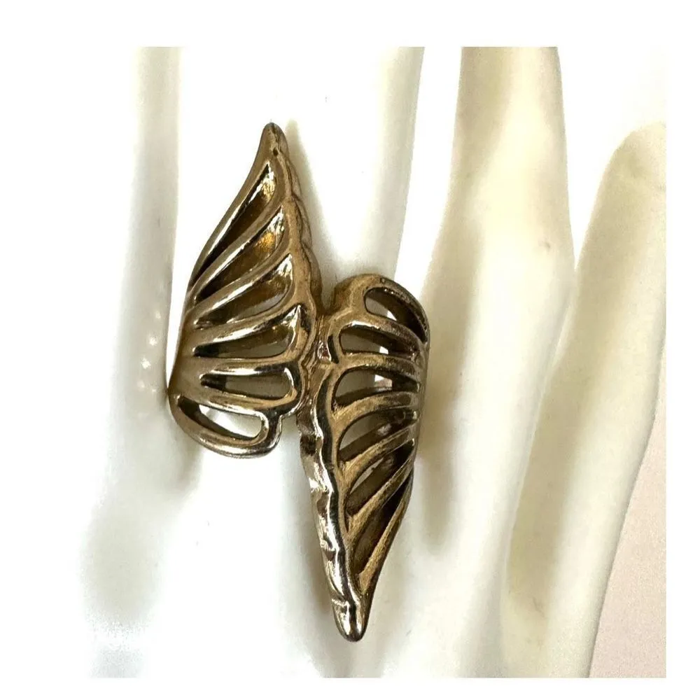 Gold tone angel wings cocktail ring - Image 3