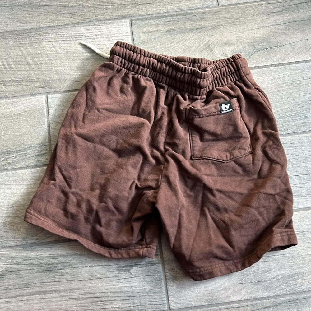 Thirty years brown sweat shorts - Image 3