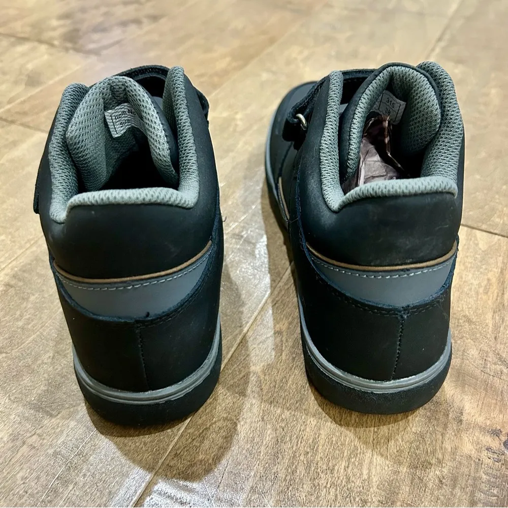 Go Run Sport Women’s Hi Top Sneaker Black Size 7.5 NEW - Image 3