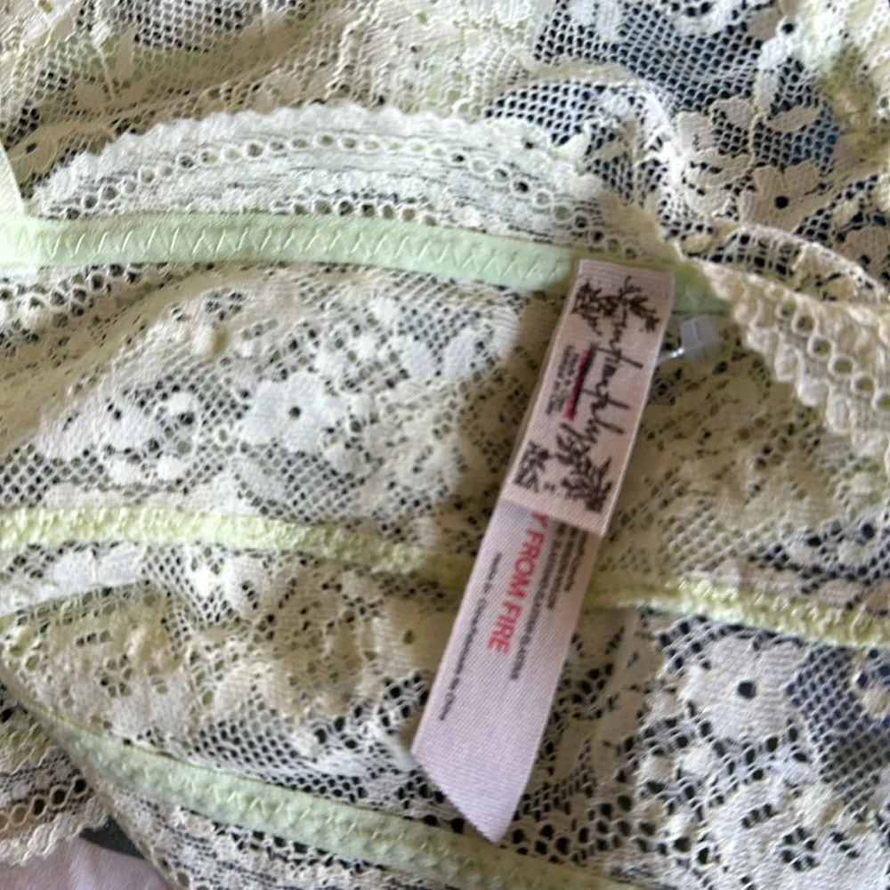 NWOT Intimately By Free People Lace Bra top Bralette - Image 8