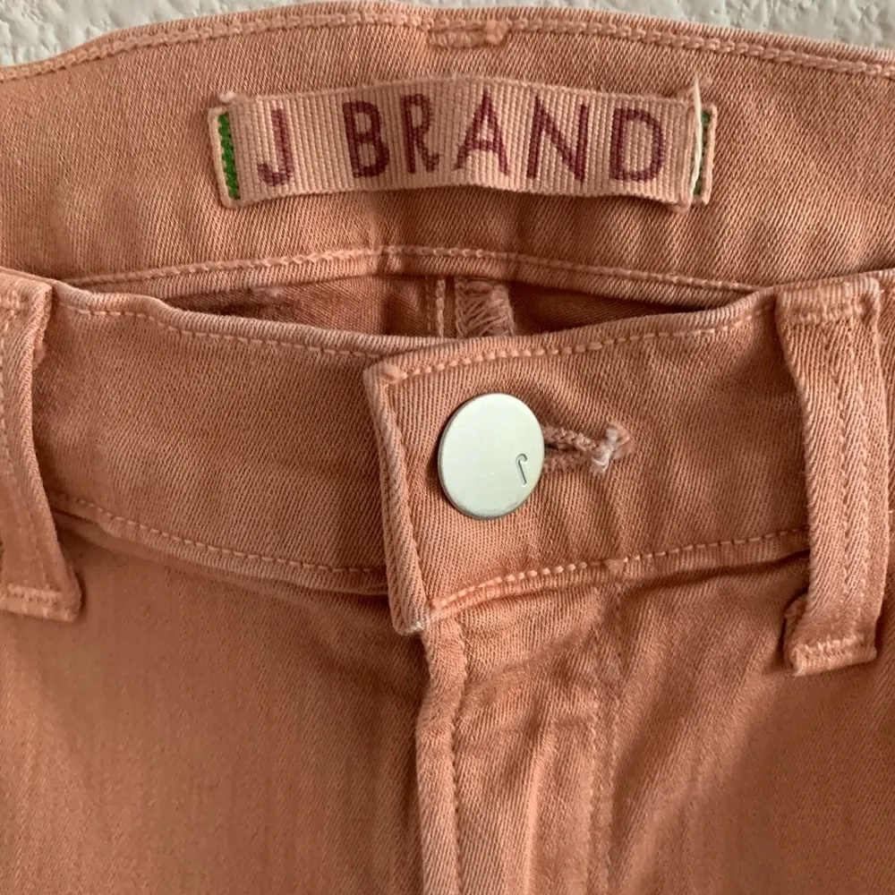 J Brand Super Skinny Jeans in Color Tigers Eye Trendy Neutral Spring Summer 25 - Image 7