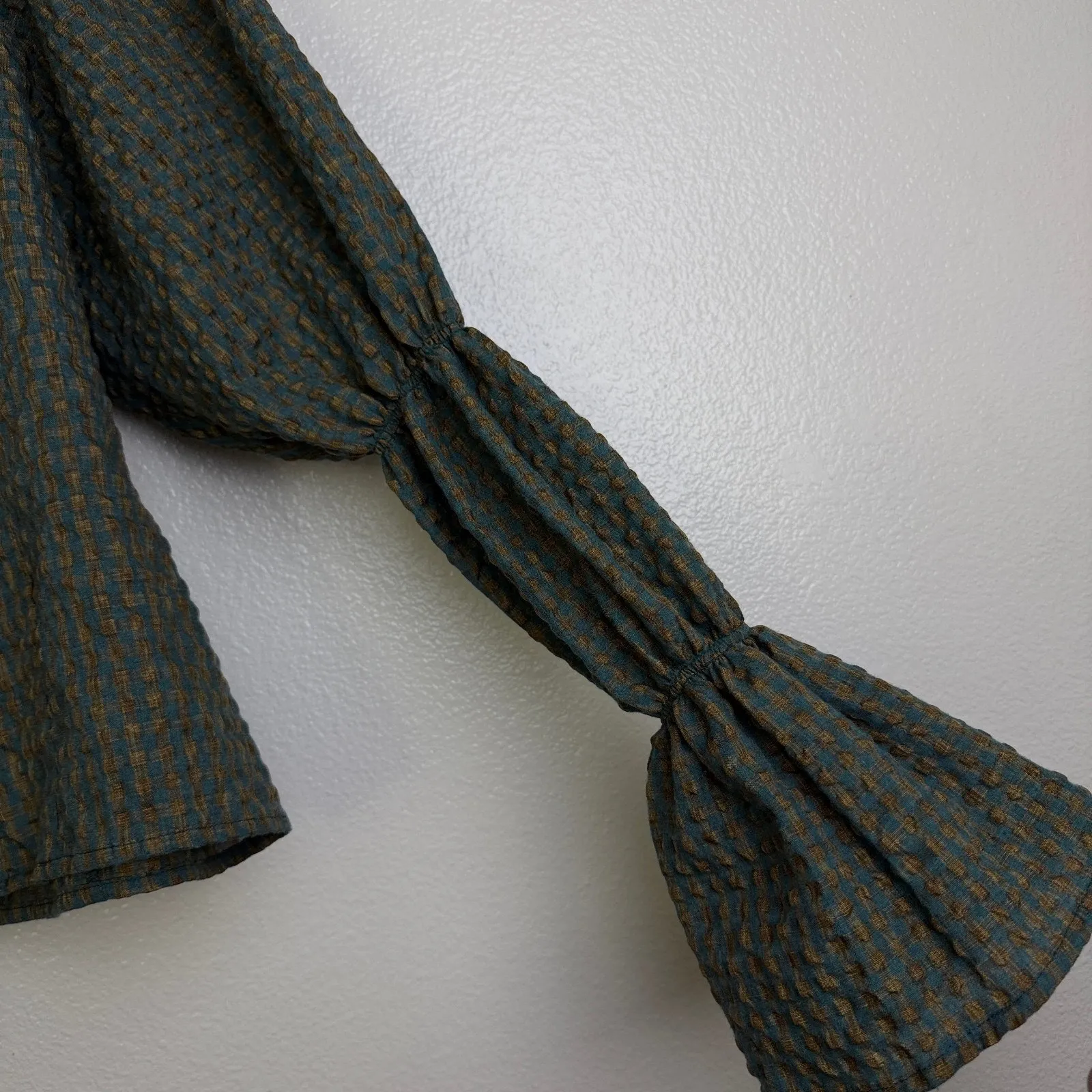 Kastane Japan Top Womens Medium Green Off Shoulder Gingham Green Olive Button Size undefined - Image 6