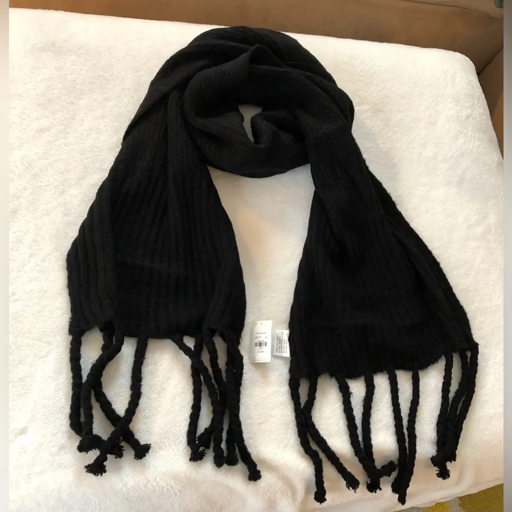 New with tag Francesca’s knit scarf - Image 6