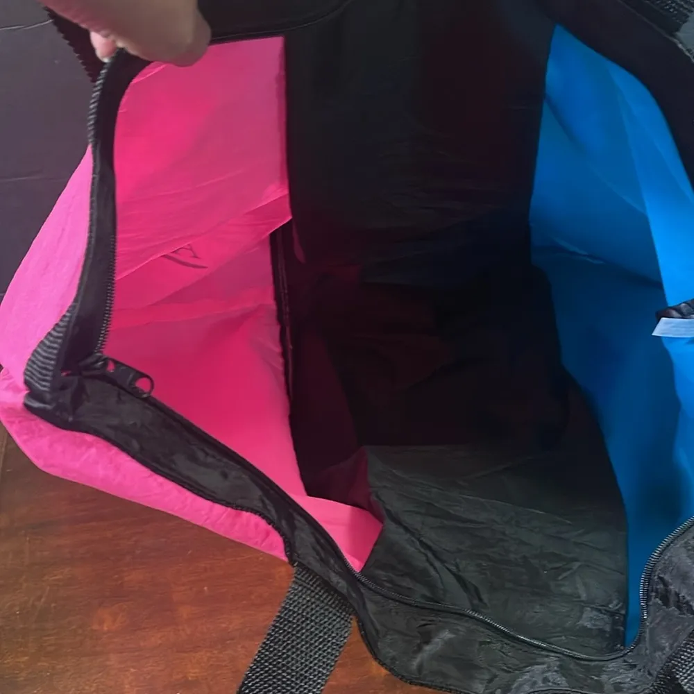 Vintage 1990 Avon tote 20x14 zipped down center when unzipped down the center - Image 8