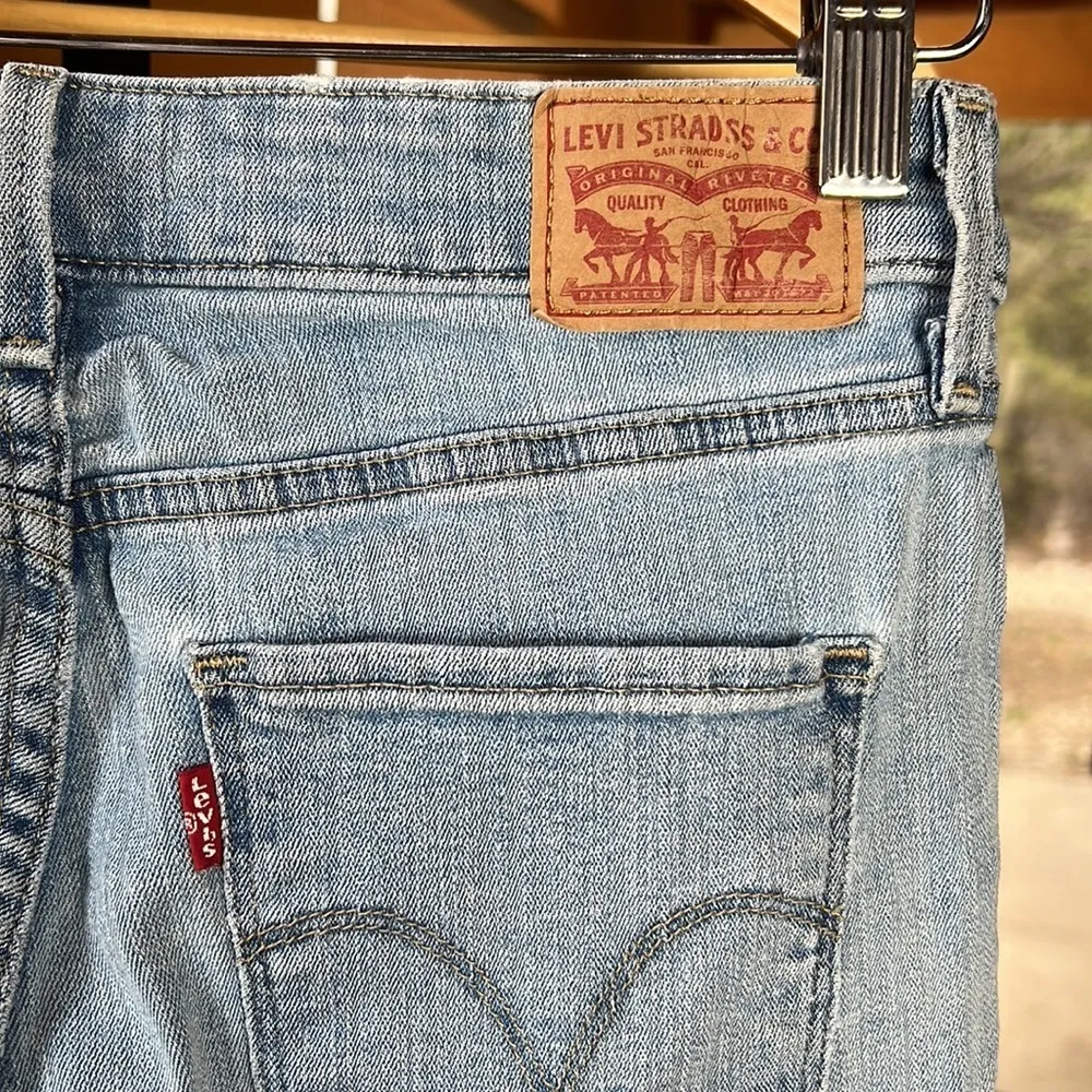 Levi’s Women's Classic Mid Rise Skinny Light Blue Jeans Size 6M W28 L30 - Image 9