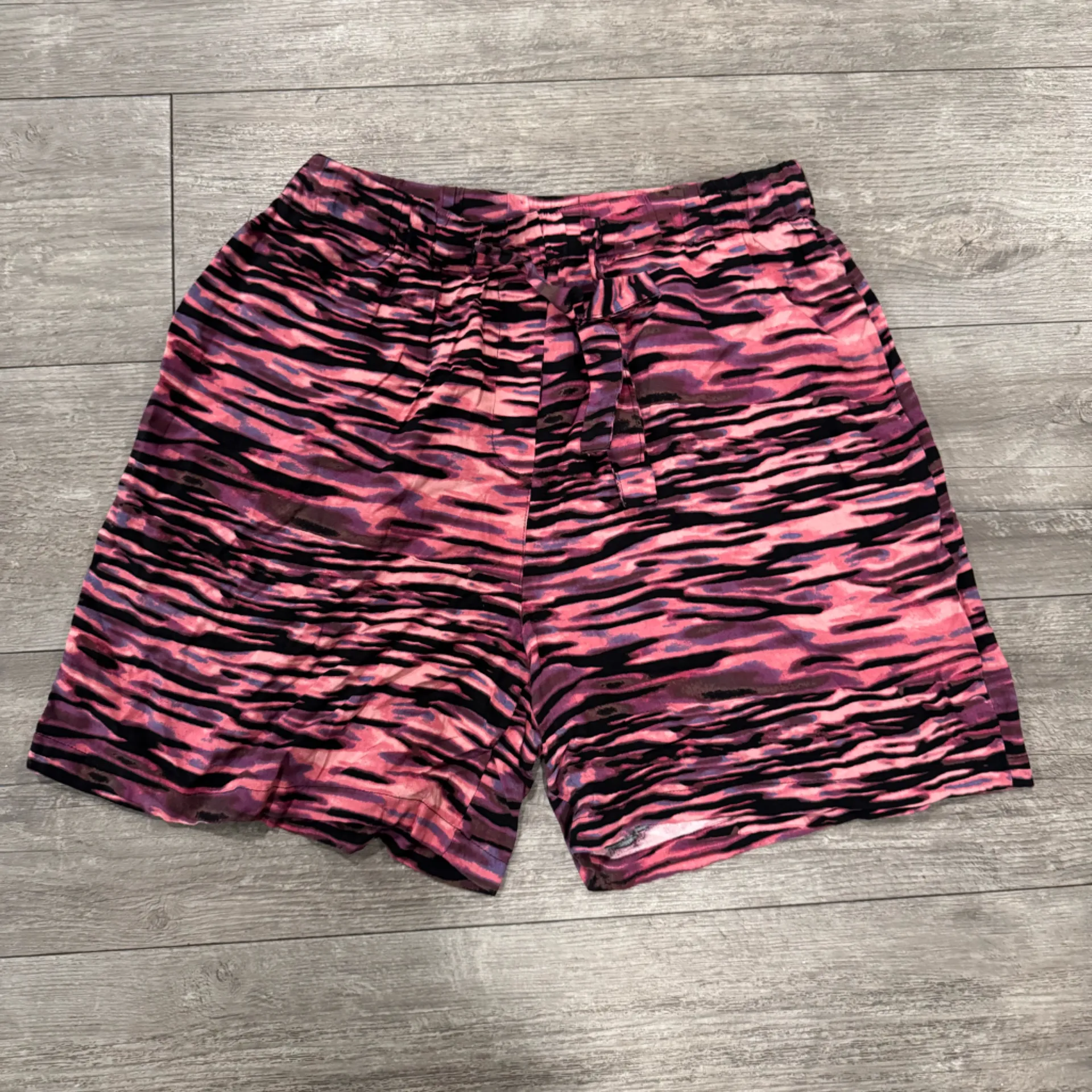 Noisy may shorts - Image 5