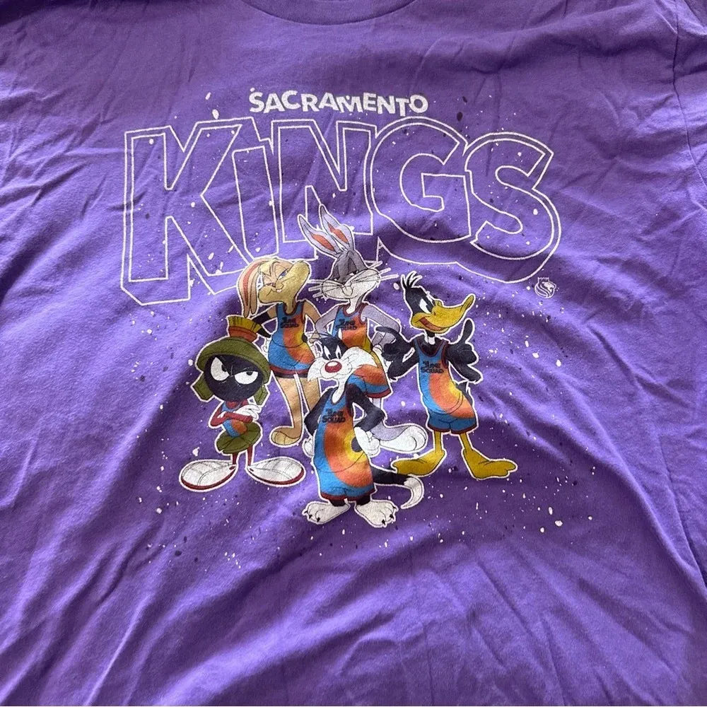 Junk Food Clothing size large Sacramento Kings Space Jam purple T-shirt - Image 4