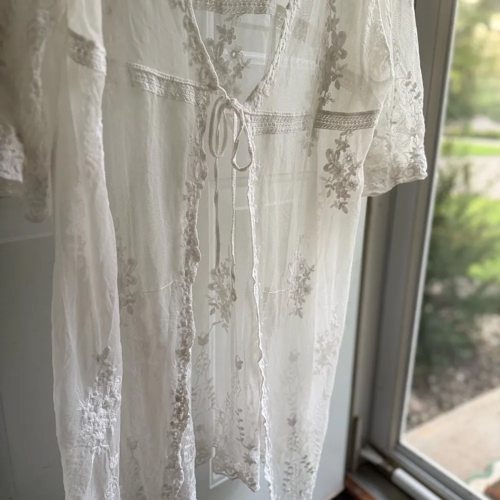 Elegant White Lace Robe/Kimono Size M - Image 3