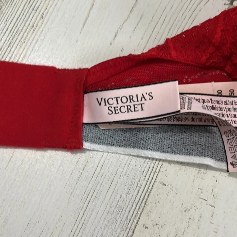 Victoria’s Secret Lightly Lined t-shirt red lace bra Size 34C - Image 7