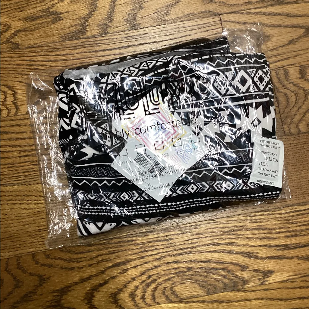 LulaRoe Leggings. Size TC. Black and white geometric - Image 5