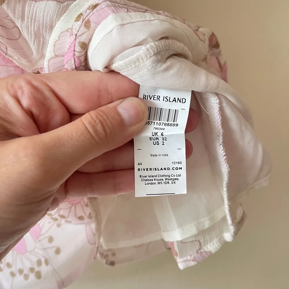 River Island  Top Womens 6 Pink Floral Ruffle V-neck Feminine Romantic Dressy - Image 8