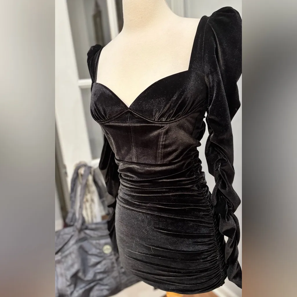 Oh Polly Black Velvet Ruched Long Sleeve Mini Dress - Image 4