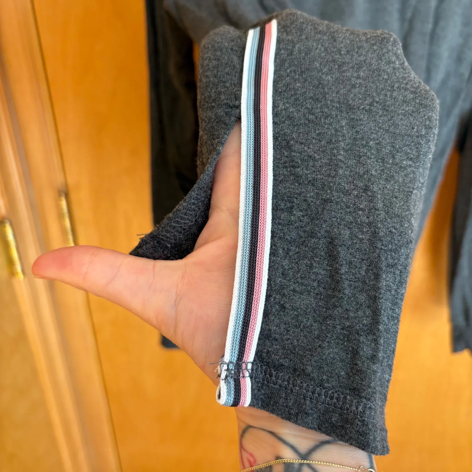 PJ SALVAGE Charcoal Gray Long Sleeve Crew Neck Sweatshirt Womens Small - Image 4