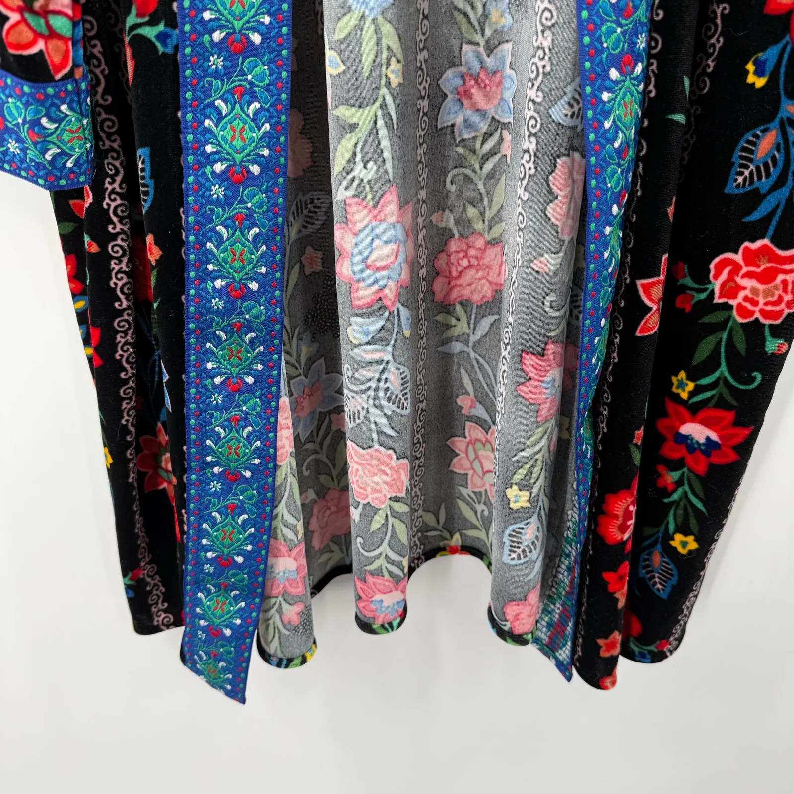 The Pioneer Woman Cardigan Size L/XL Printed Velvet Ruana Open Front Longline Black Size L - Image 11