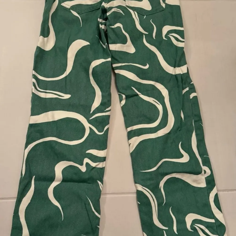 Women’s Cotton:On jeans low rise, straight leg, green and white swirl, 5 pockets - Image 7