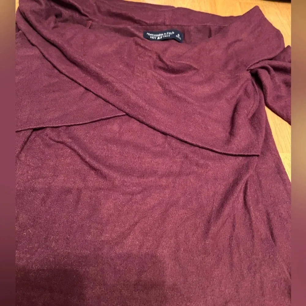 soft A & F cozy sweater, size Small - Image 2