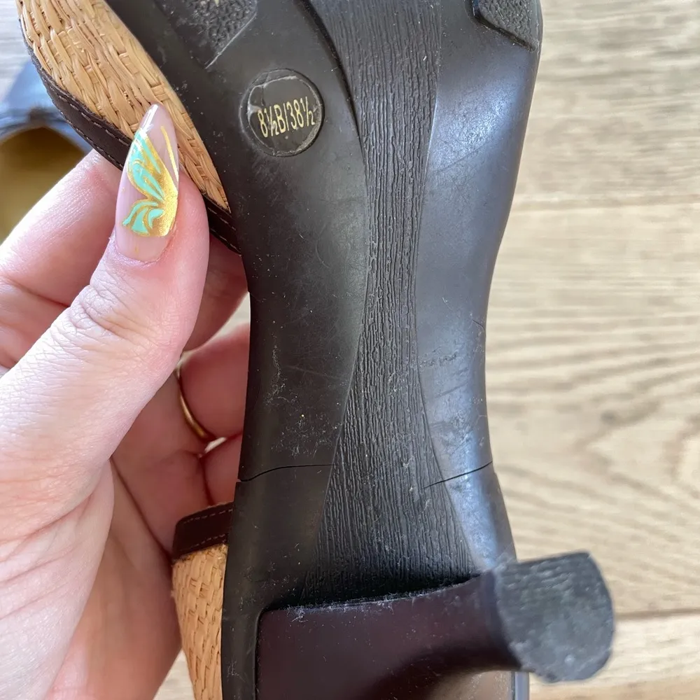 Tan and Brown BCBG 90s vintage heels with Bows - Image 13