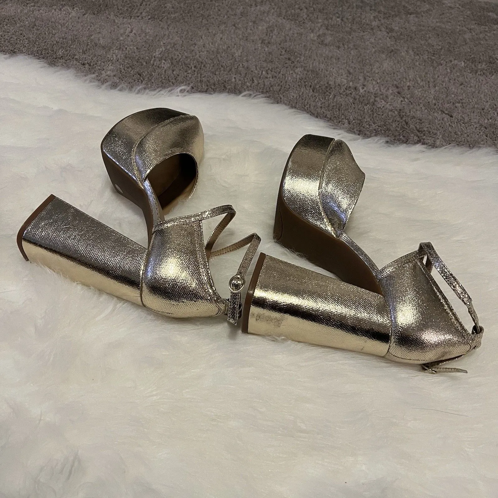 Chelsea & Violet Women’s Pumps 9M Chunky Heels Gold Y2K - Image 3