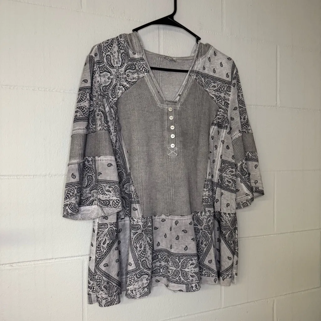 POL Bandana Printed Henley Blouse with Hood in Black & Grey Women’s Size Small - Image 2