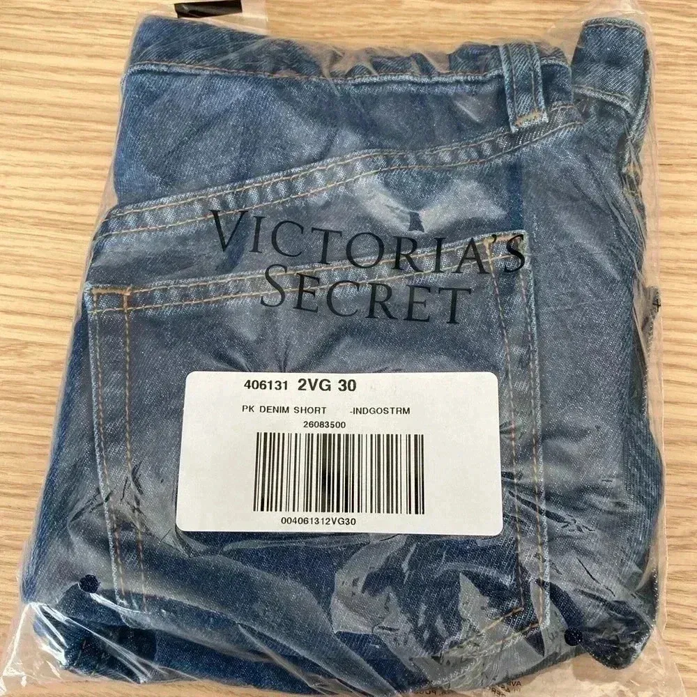 🆕VICTORIA SECRET HIGH WAIST DENIM SHORT 30🆕 - Image 4