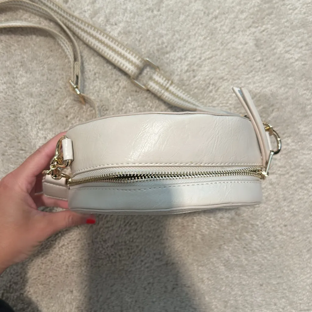 Universal Threads Cream Circle Crossbody Bag - Image 2