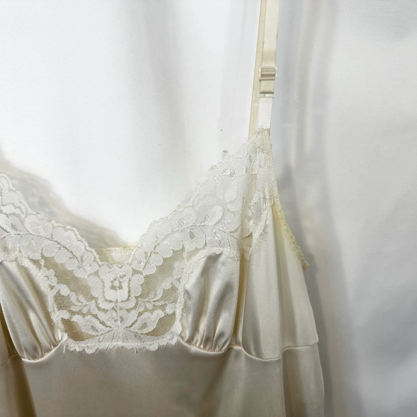 VTG Vassarette Cream Lace Trim Slip Nightgown Sleepwear Ivory Satin 1809 - Image 8
