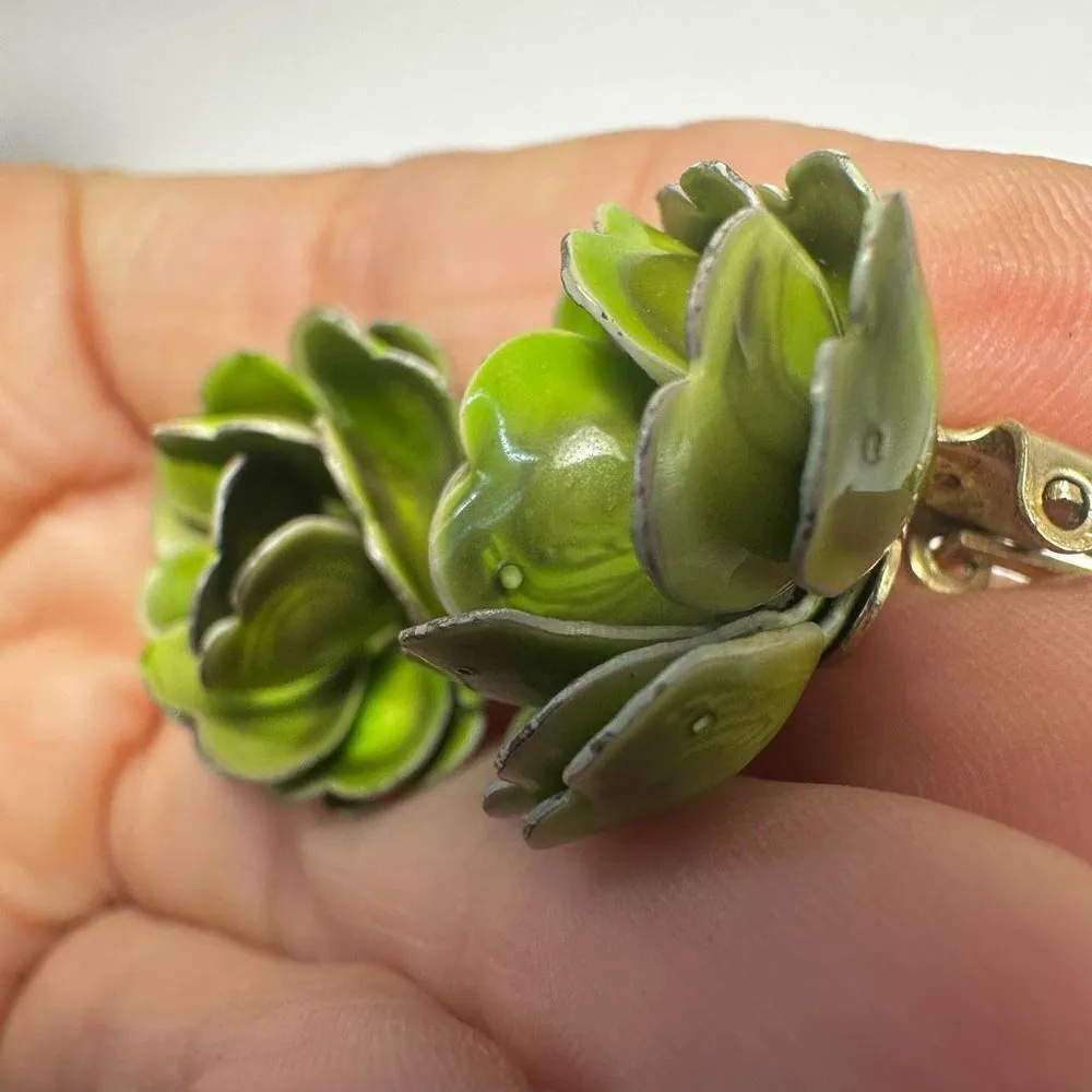 Green flower heart vintage clip on earrings - Image 3