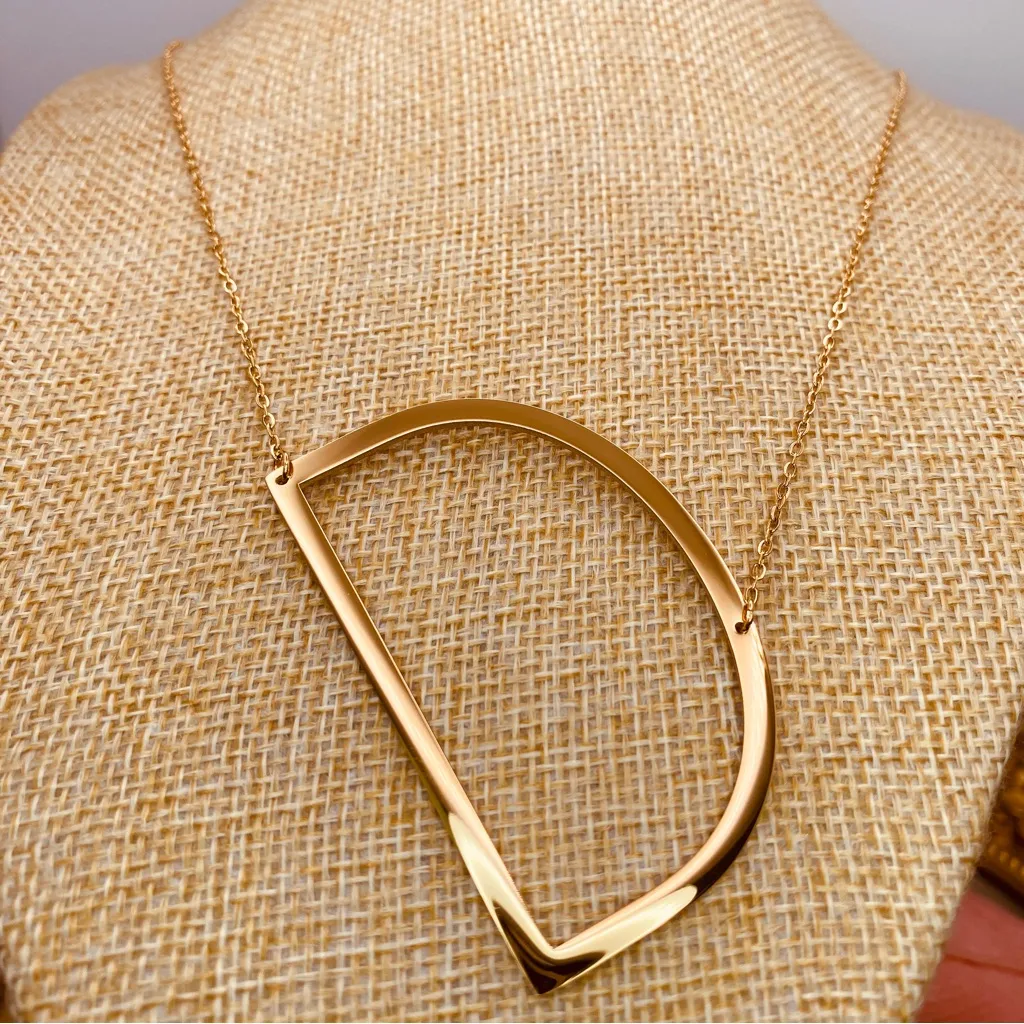 Elegant Gold Geometric Necklace Letter D - Image 4
