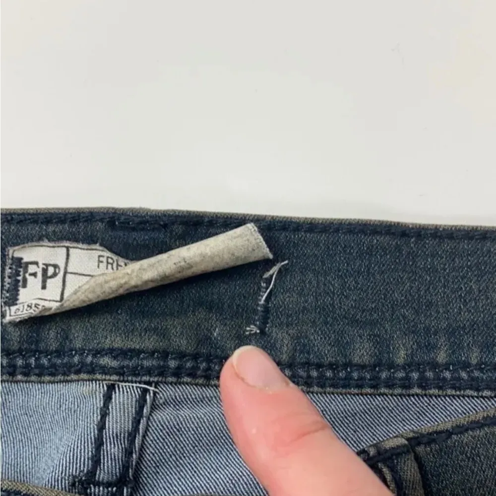 Free People #61855-16515125 Dark Wash Skinny Crop Ankle Jean Size 27 - Image 8