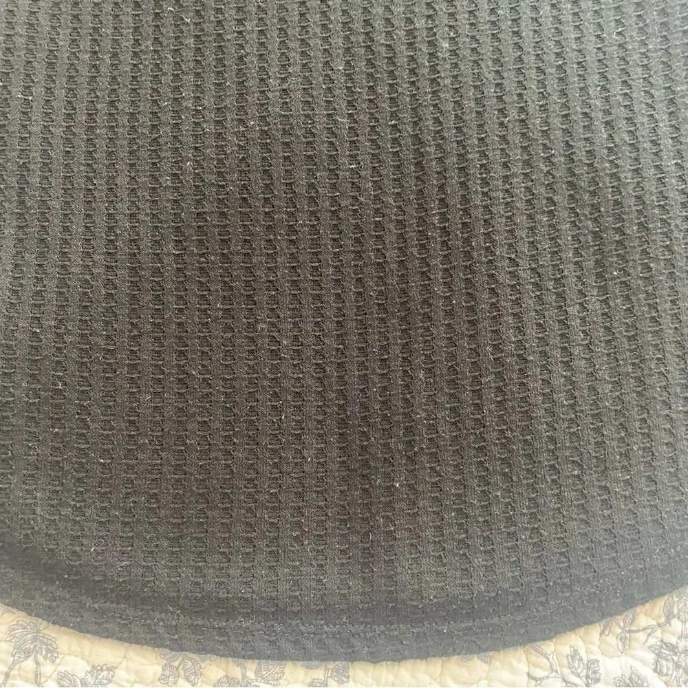 Chaser Black Waffle Knit Thermal Long Sleeve Button Cuff Top Size Medium - Image 9